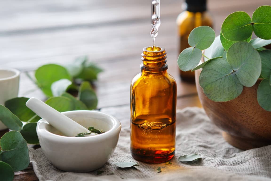 Faire un massage aux huiles essentielles