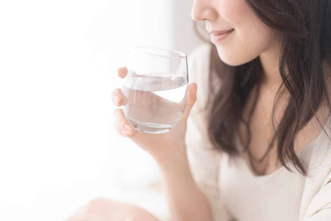 Boire de l'eau aide à soulager la cystite