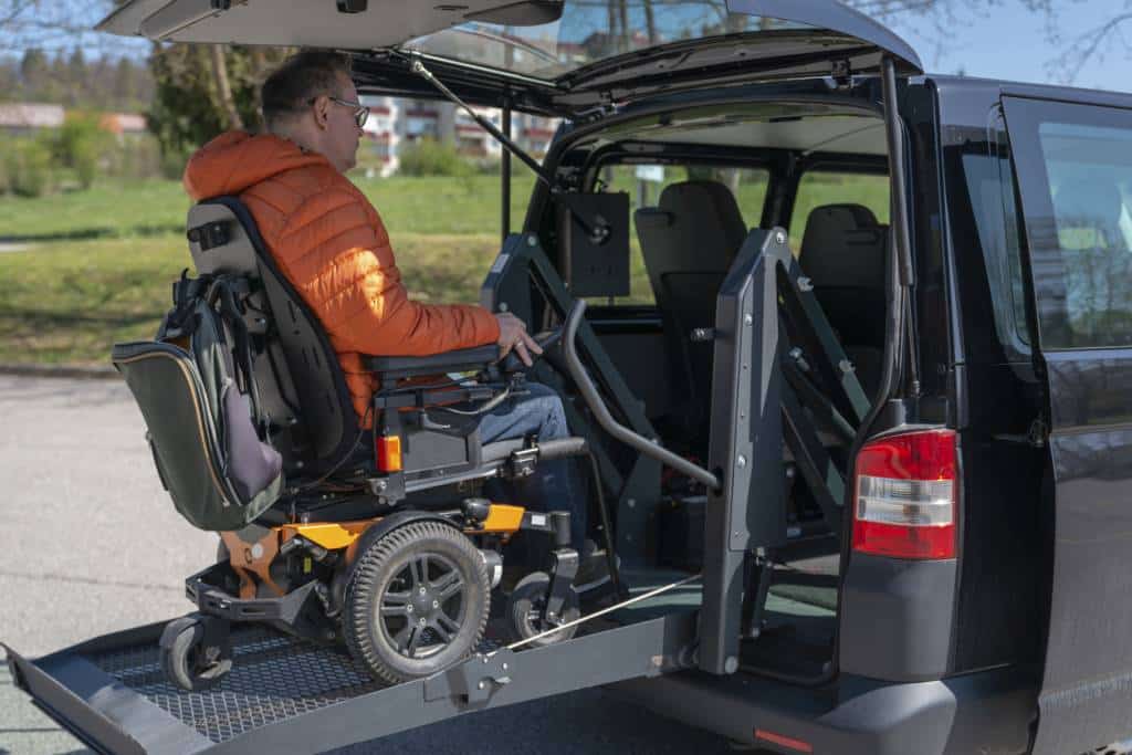 véhicule adapté pour personne handicapée