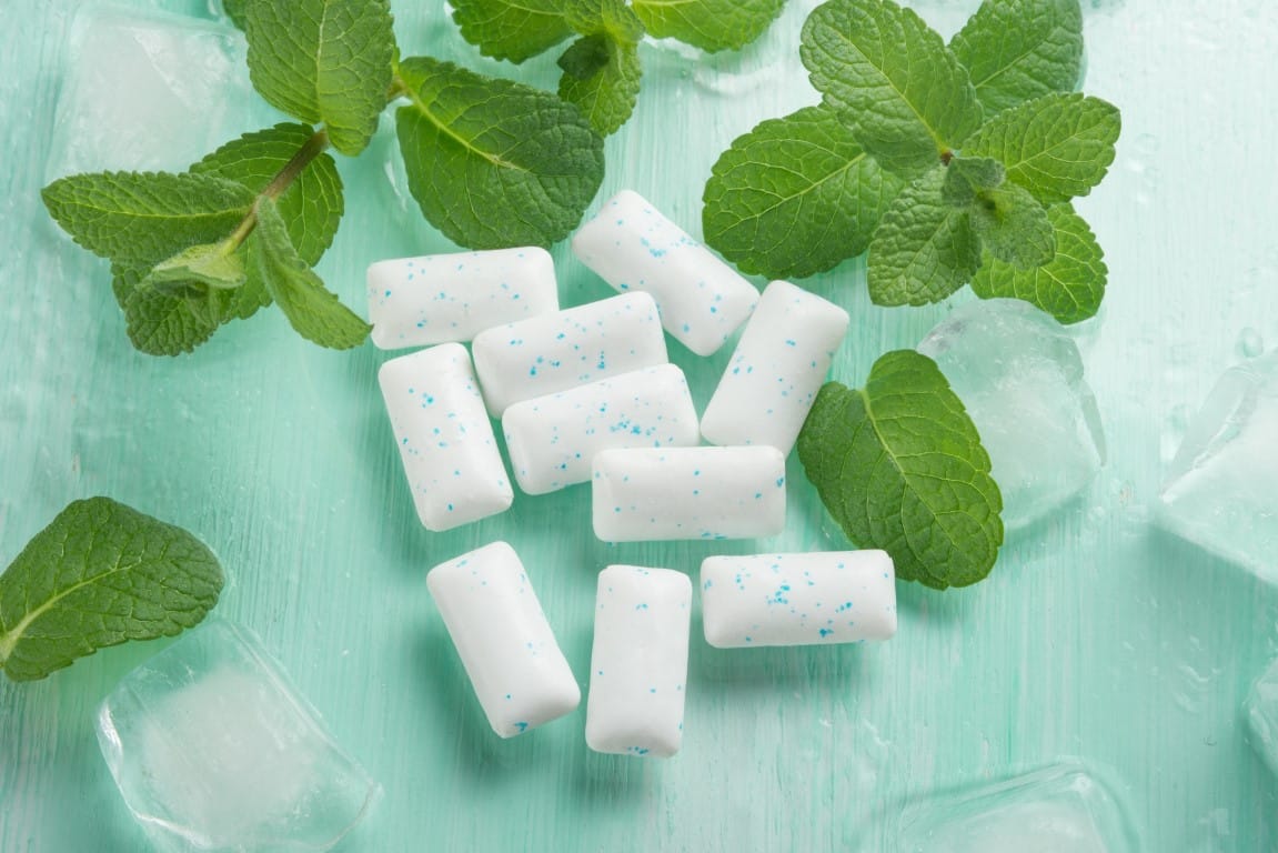 Macher un chewing-gum peut aider à apaiser un reflux gastrique