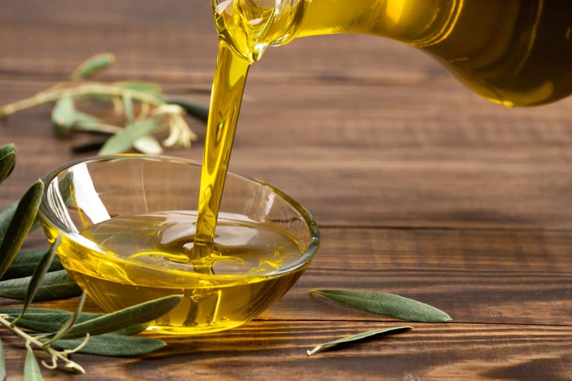 Masser la gencive avec de l'huile d'olive